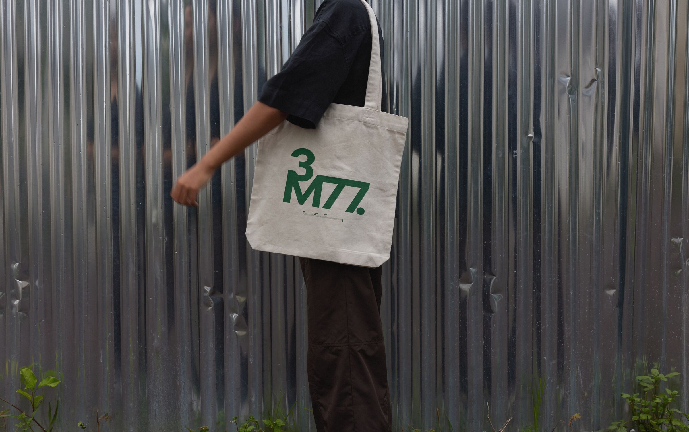 dreimetersiebensiebzig Tasche mit Logo
